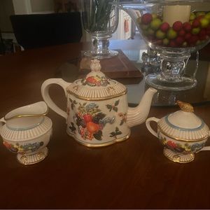 Pretty collectible, Waterford teapot set
